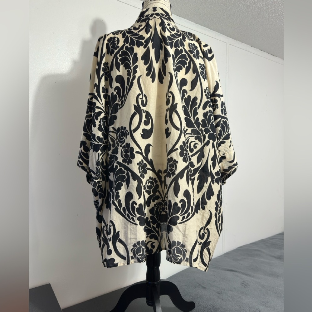 Chico's Black and Cream Patterned Kimono - Picture 7 of 7